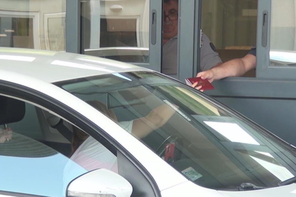 SAKRILE 60.000 EVRA U ULOŠKE: Uhvaćene 4 žene u pokušaju KRIJUMČARENJA na Gostunu