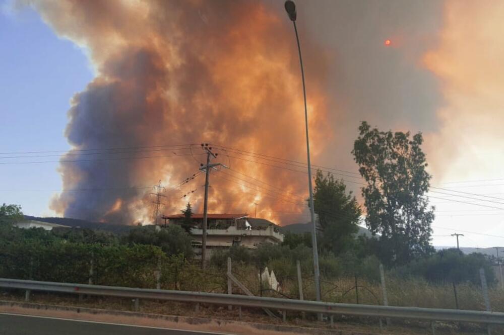 EKSPLOZIJA I POŽAR U CENTRU ATINE: Jedna osoba zadobila opekotine!