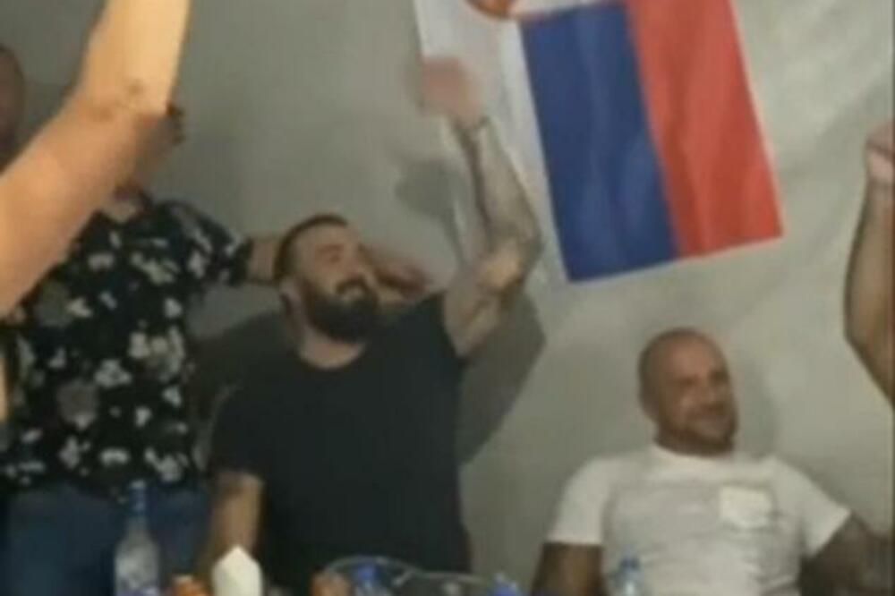 ŠOU PREDSEDNIKA KS CRNE GORE - PEKOVIĆ PREDVODIO VESELJE: "Evo braće koja smiju SRPSKI barjak da razviju!" (VIDEO)