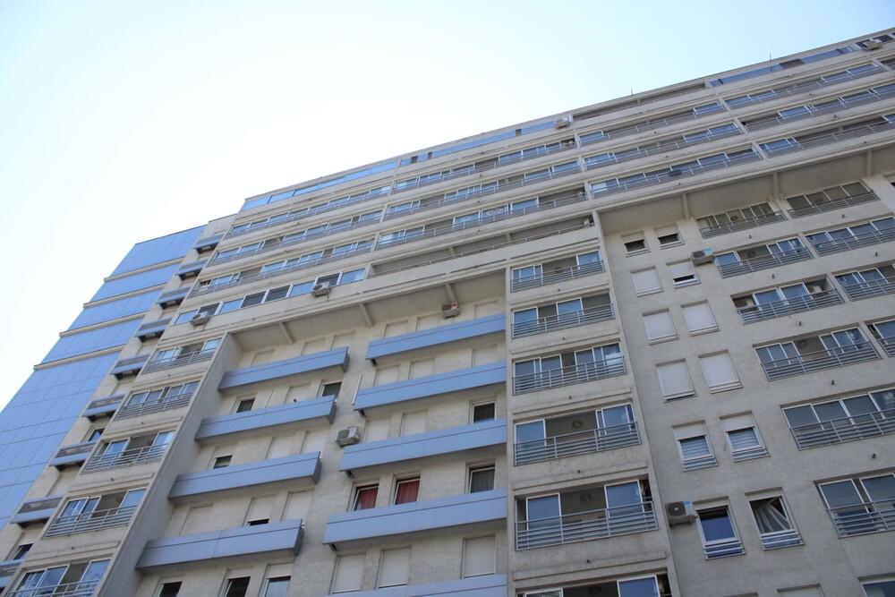 Sa 12 sprata šiklja voda svakog dana i niko ne može da reši to