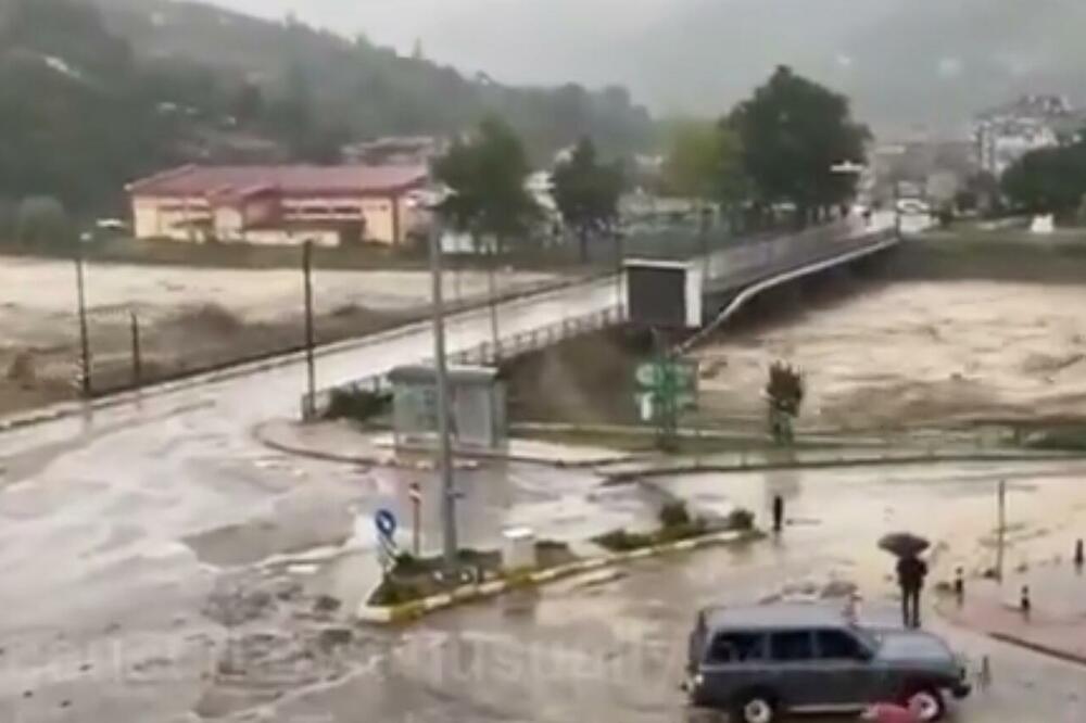 KATAKLIZMA U TRNOVU: Proglašena VANREDNA SITUACIJA zbog nezapamćenih poplava! (VIDEO)
