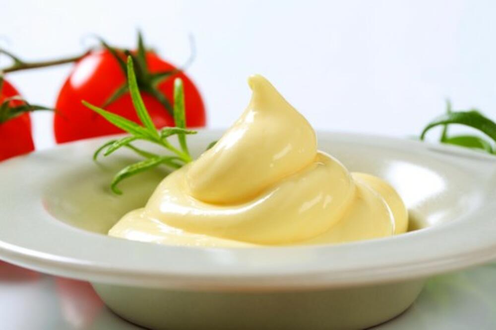 MAJONEZOM MOŽETE OČISTITI MRLJE: Sigurni smo da POJMA NISTE IMALI za OVU FORU!