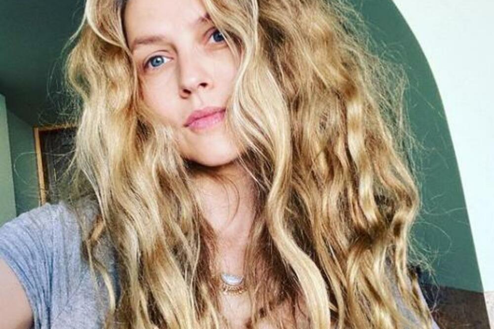 "UMORNA SAM I ŽELIM SVOJE TELO NAZAD"! Glumica neprekidno doji već SEDAM GODINA!