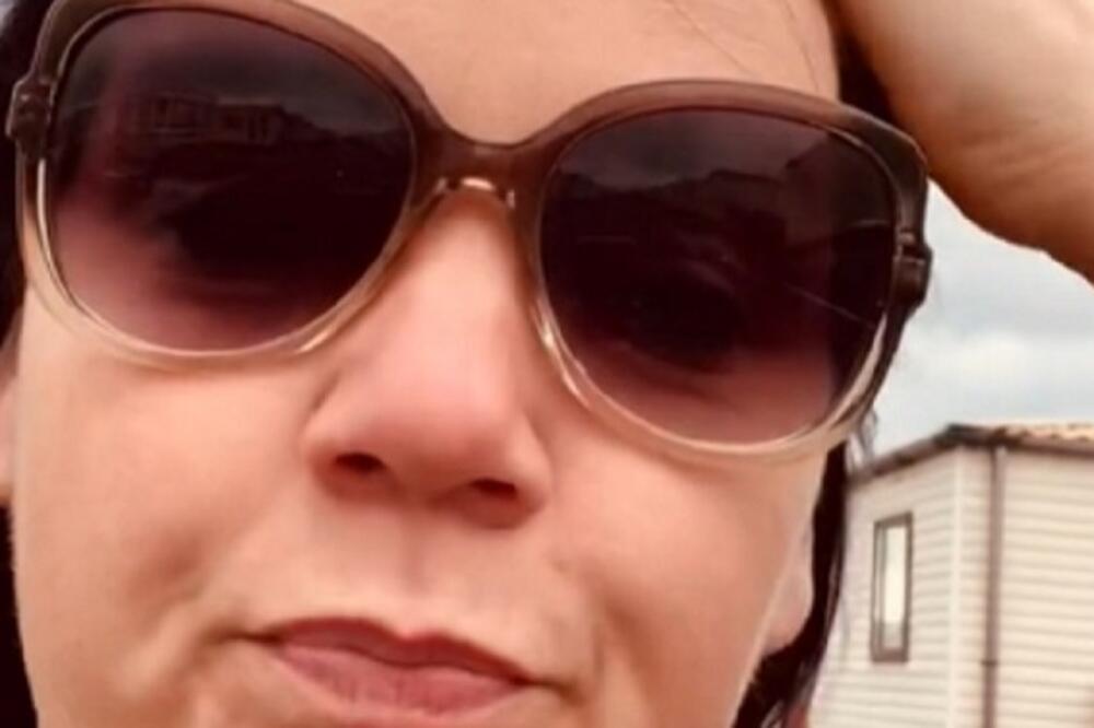 MAJKA DVOJE DECE JE ZAMOLILA KOMŠIJE DA STIŠAJU MUZIKU, ALI ONI NISU HTELI DA JE POSLUŠAJU: Usledio je HLADAN TUŠ!