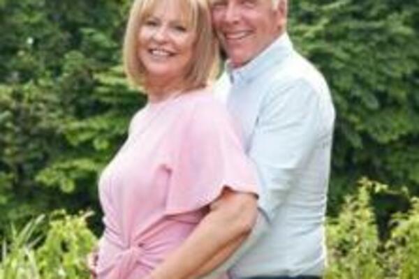 60-GODIŠNJAKINJA IMA LUDI SE*S SA MUŽEM: Već joj je povredio leđa i kukove, ali NE ODUSTAJU!