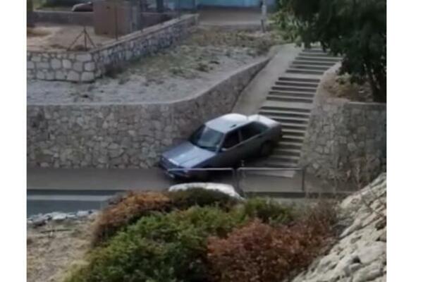 POKUŠAO DA SE ZAIGRA, PA NAUČIO LEKCIJU: Izgleda da je RAKIJA kriva za sve! (VIDEO)