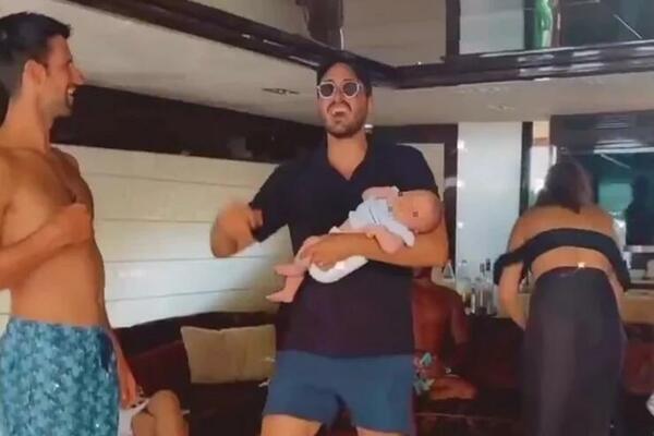 NOLE, TIPSAREVIĆ I TROICKI POVELI ŽENE I DECU NA ODMOR: Porodična idila na Crnogorskom primorju!