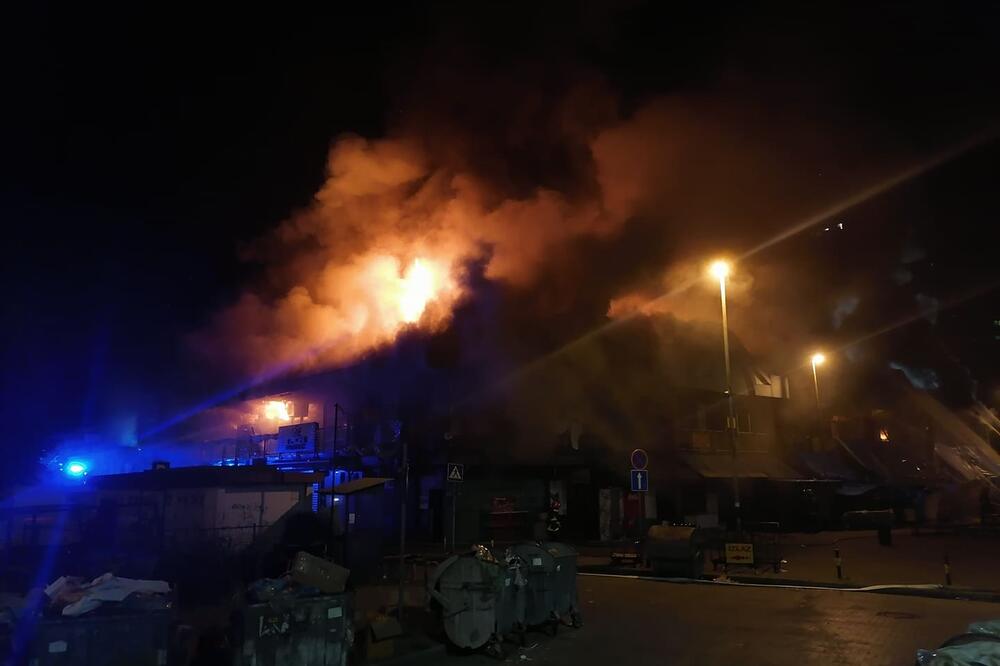 DOK GORI TRŽNI CENTAR U BLOKU 70, 1 ČOVEK SE PONAŠA KAO DA SE NIŠTA NE DEŠAVA: Usred DRAME, on POTPUNO LAGAN! FOTO