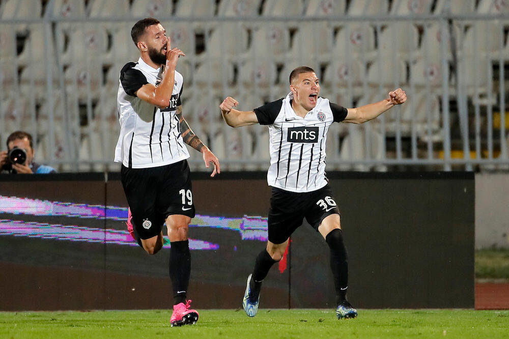 POTPISAO ALEKSANDAR ŠĆEKIĆ! Šta će reći Grobari (FOTO)