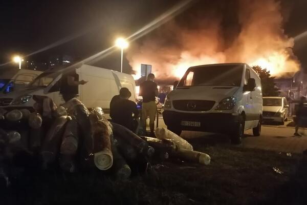 JADNI LJUDI, TEŠKO JE GLEDATI NJIHOVA LICA: U očaju su, NAJTEŽA TUGA dok im VATRA GUTA SVE ŠTO IMAJU! (FOTO)