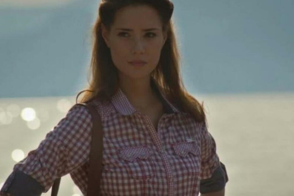 NAŠA POZNATA GLUMICA SE UDALA ZA 2 DECENIJE STARIJEG MUŠKARCA: Malo ko zna da je TO BAŠ ON, nećete VEROVATI (FOTO)