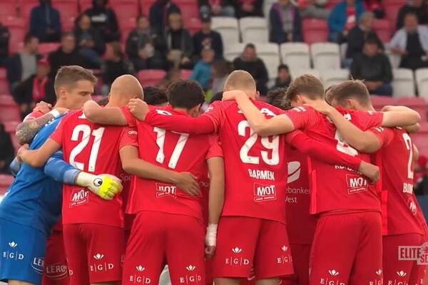 SKANDAL U NORVEŠKOJ: Fudbaleri organizovali ORGIJE u svlačionici, pa trčali POLUGOLI oko stadiona!