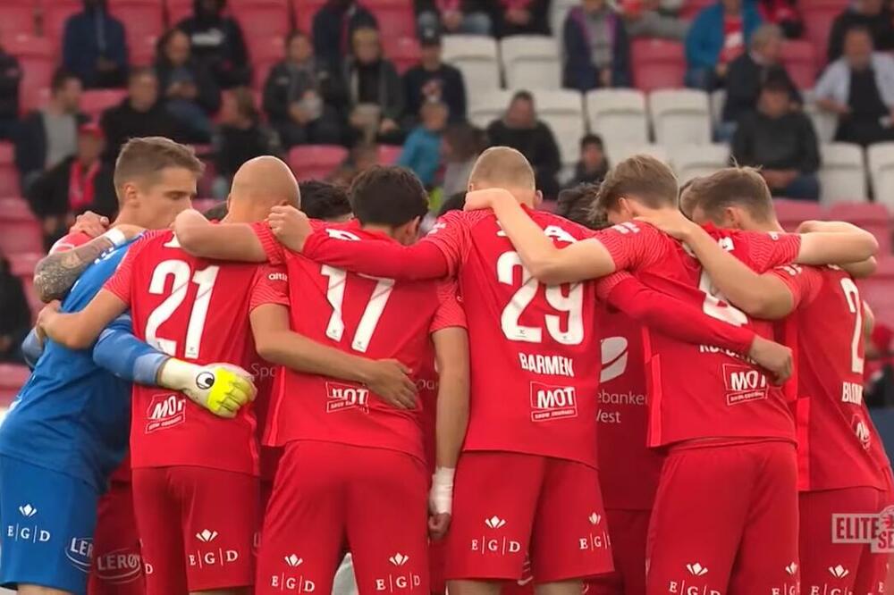 SKANDAL U NORVEŠKOJ: Fudbaleri organizovali ORGIJE u svlačionici, pa trčali POLUGOLI oko stadiona!