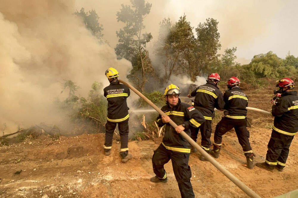 MEŠTANI EVIJE NAŠIM VATROGASCIMA DALI NAJVREDNIJI POKLON: Poslali i SNAŽNU PORUKU!