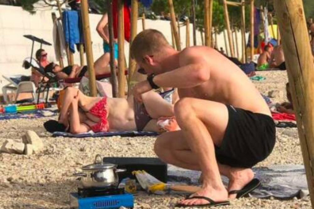FOTKA IZ HRVATSKE ZAPALILA MREŽE – SVE SMO VIDELI, ALI OVO NIKADA: Mladić poneo samo 1 stvar na plažu i sve šokirao