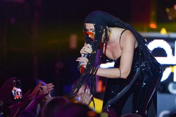 OVO JE TRENUTAK KADA SU SVI ZANEMELI: Bačen SUZAVAC na Senidu!