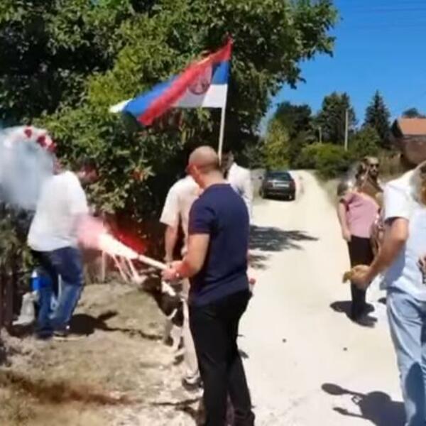 ZARAŽEN POZIVAO GOSTE NA SVADBU, IZLJUBIO SE SA 600 ZVANICA: Pokrenuo je novi talas u Kragujevcu