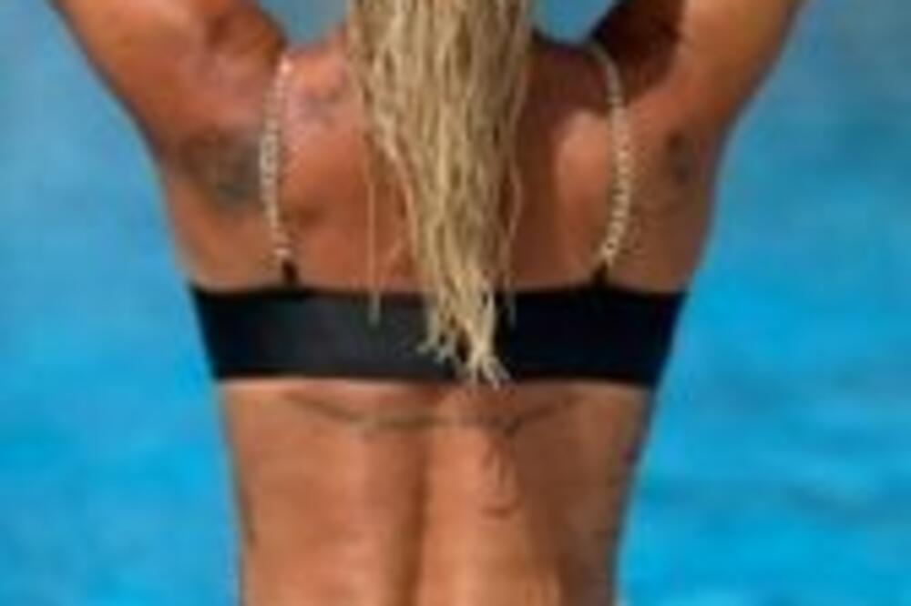 SEVNULA POZADINA MILICE DABOVIĆ, MALTENE SE CELA VIDI: Ispada iz CRNOG BIKINIJA, kakva PROVOKACIJA, VRELO! (FOTO)