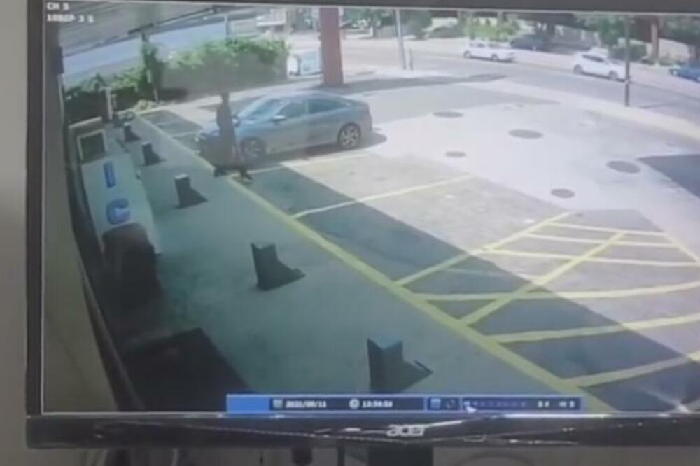 HTEO DA UKRADE AUTO, A UBRZO JE ZAŽALIO ZA 3 ŽIVOTA: Nije bio ni svestan na KAKVU LJUDSKU MAŠINU je NALETEO (VIDEO)