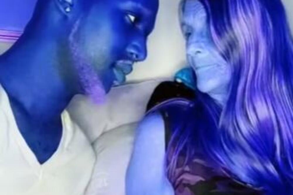 ON IMA 24, A ONA 61 GODINU: Upoznali su se kad je on imao 15, a danas su VERENICI! (FOTO)