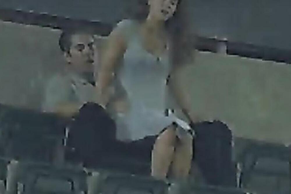 KAMERE SU SVE SNIMILE! Pijani fudbaleri uhvaćeni u VRELOJ AKCIJI SA četiri devojke!