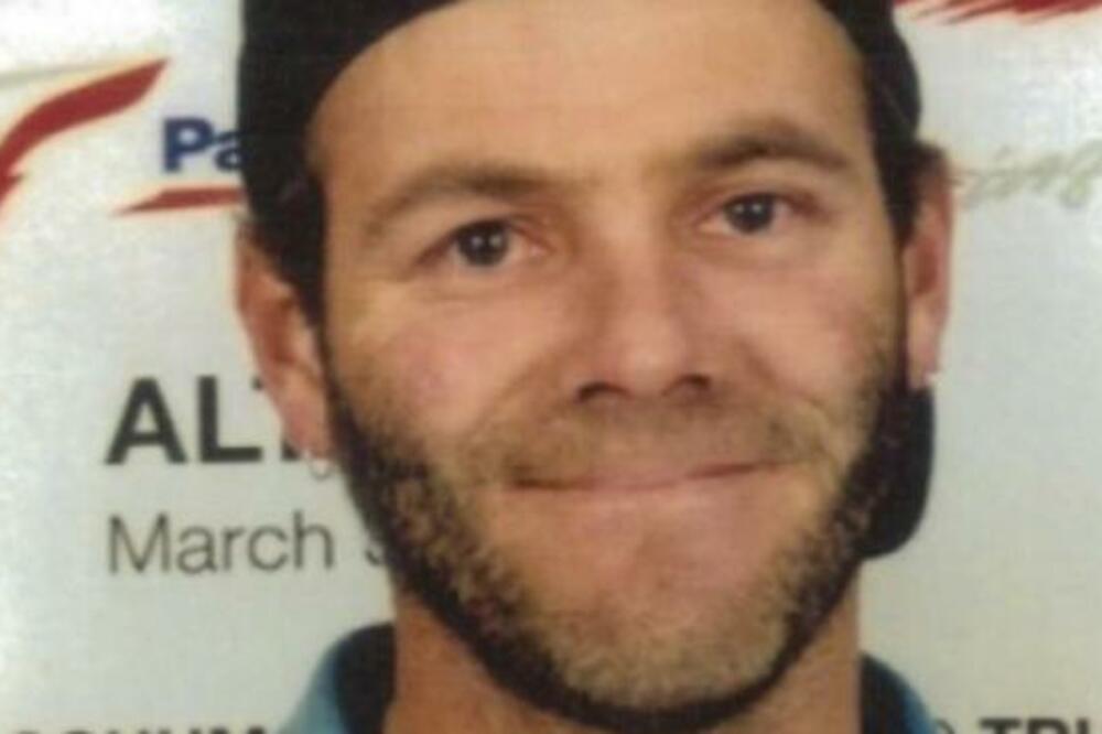 NESTAO BEZ TRAGA, ŽENA I DECA GA PREŽALILI: Posle 10 godina ispred tržnog centra desio se ŠOK!