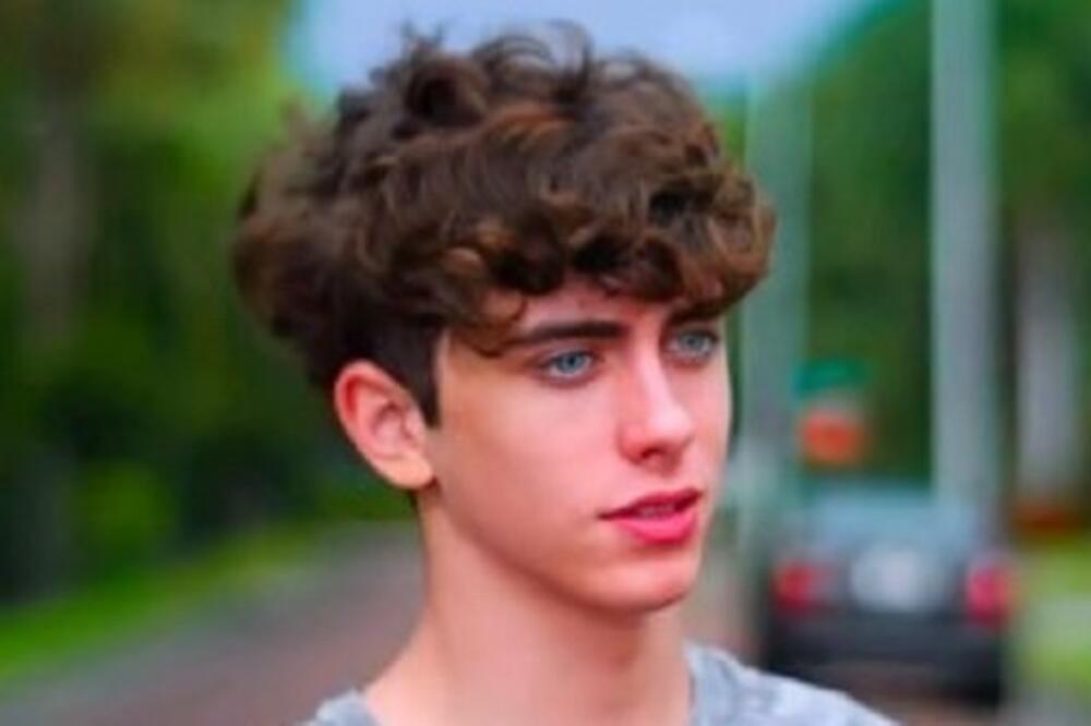 HTEO DA SE DOKAŽE PRIJATELJIMA PA USMRTIO MAJKU SA DETETOM: Njegova lepota zasenila je mnoge, ali bez pomoći