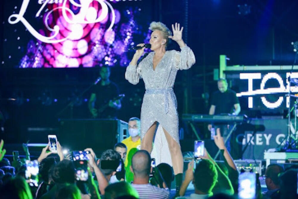 LEPA BRENA ODMAH PREKINULA INTERVJU: Sve se desilo nakon pitanja o Dragani Mirković, nešto joj je MNOGO SMETALO!