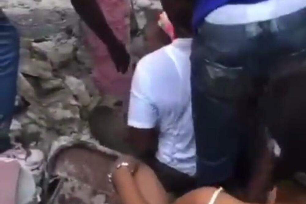 HAITI POGODILA VANVREMENSKA NESREĆA! Ljude se izvlače iz ruševina, čuju se JAUK I KRICI, NOVI SNIMCI! (VIDEO)