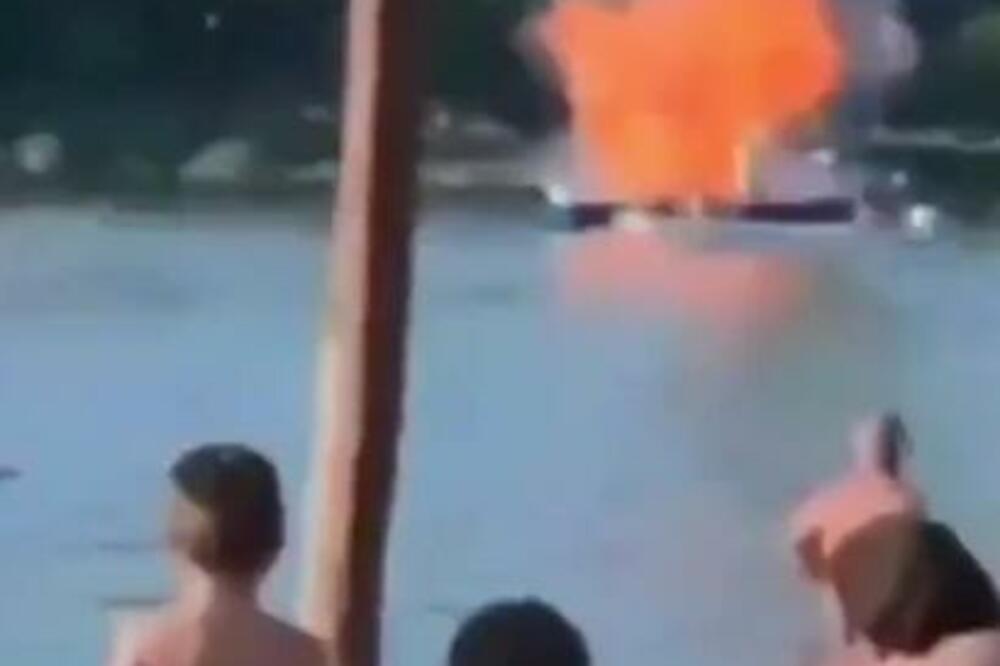 JAKA EKSPLOZIJA NA DUNAVU! Zapalio se brodić, odjednom je nešto PUKLO na plaži prepunoj kupača! (VIDEO)