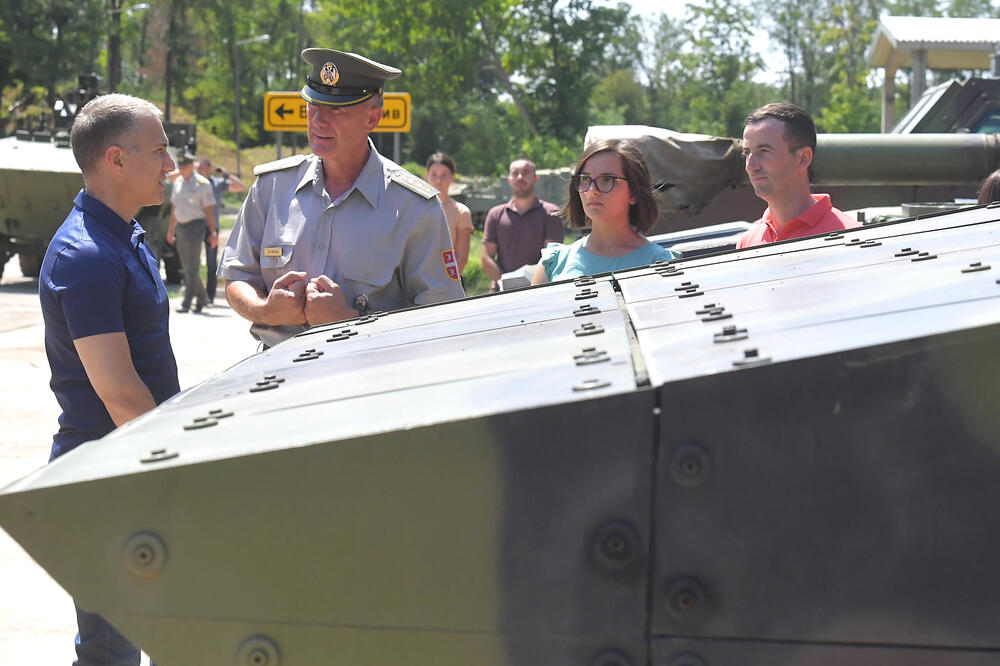 Ministar Stefanović u obilasku Vojnotehničkog instituta