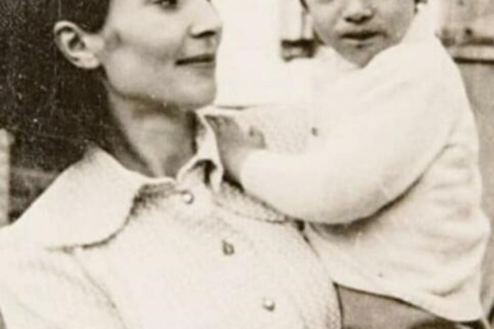 VUČIĆ SE NIKAD EMOTIVNIJE OBRATIO JEDNOJ OSOBI: "Izvini što mi je sve drugo bilo važnije i preče..."