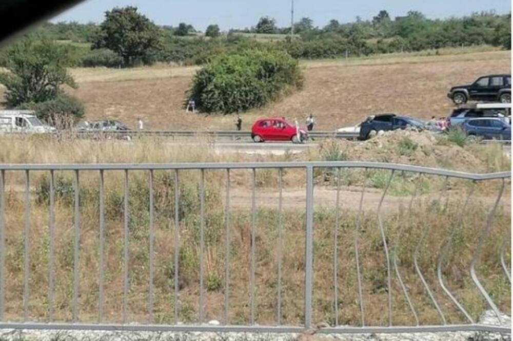 NOVI DETALJI LANČANOG SUDARA: Naleteli jedni na druge, troje povređene DECE prevezeno u Hitnu (FOTO)