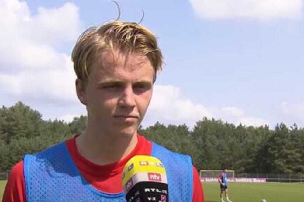 UŽASNE SCENE IZ NEMAČKE: Fudbaler ležao nepomičan u komi posle teškog sudara sa saigračem (FOTO)