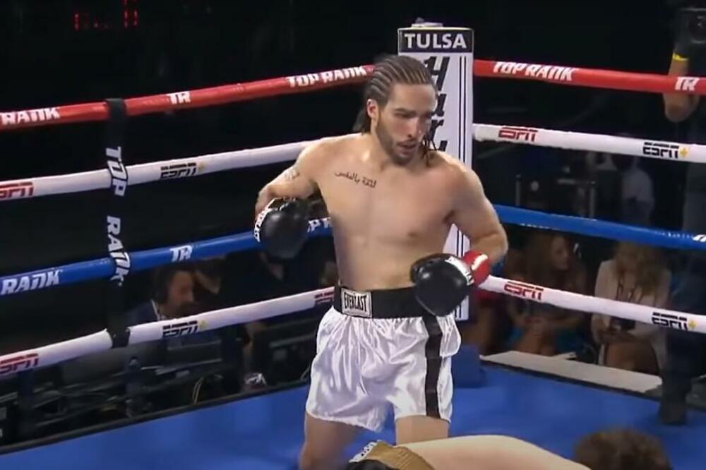 KAKAV POČETAK KARIJERE: Unuk legendarnog Mohameda Alija nokautirao rivala već u prvoj rundi (VIDEO)