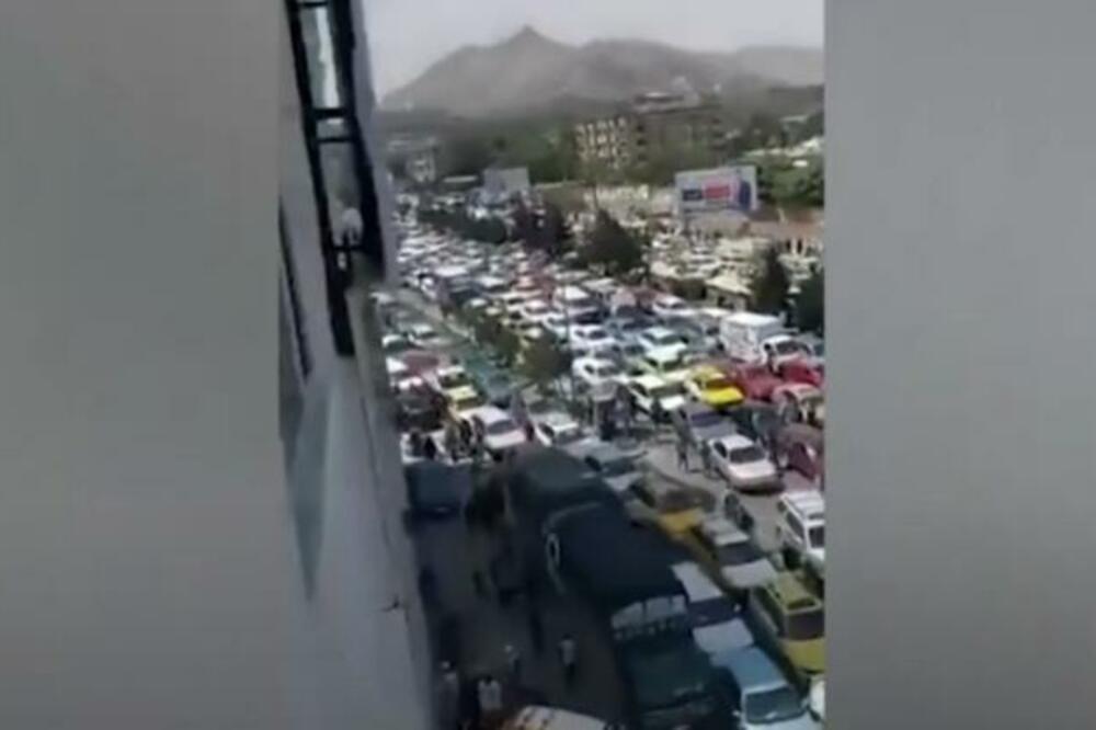 FRANCUSKI AMBASADOR SNIMIO HAOS: Nova ludnica u KABULU (VIDEO)