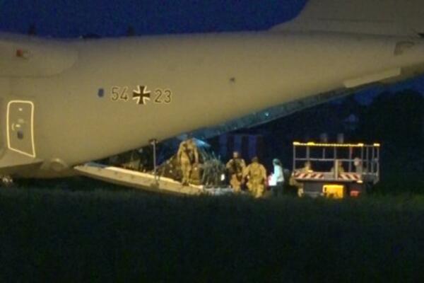 VEOMA NAPETO NA AERODROMUU KABULU, ljudi beže od TALIBANA: Američka vojska PUCALA!