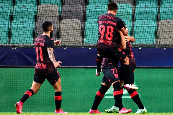 TRENER SANTA KLARE LJUT NA PROTIVNIKA U LIGI: Ne zna koliko igrača će imati na raspolaganju protiv Partizana