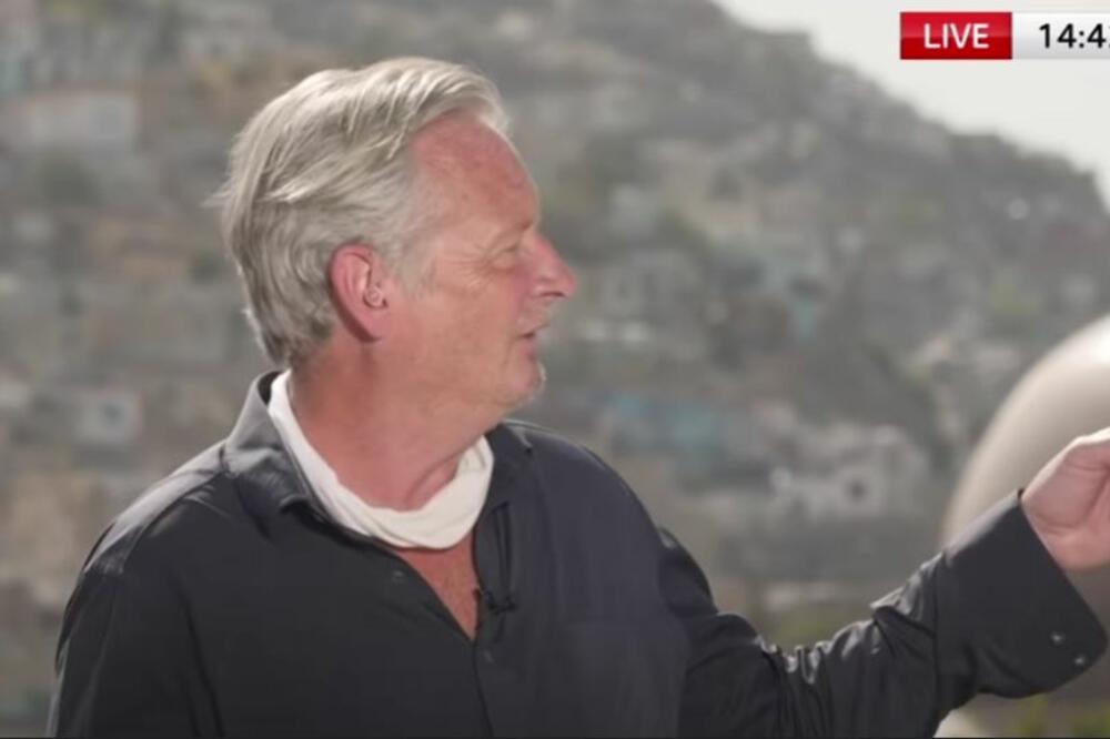 POGLEDAJTE REAKCIJU ENGLESKOG REPORTERA KAD JE VIDEO TALIBANE KAKO MARŠIRAJU: Ovo ne može da se prepriča (VIDEO)