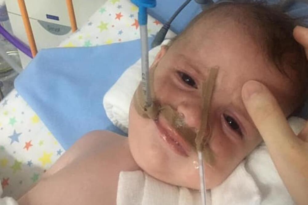 MINUT DO 12! BOŠKA SU LEKARI BEZUSPEŠNO POKUŠALI DA SKINU SA RESPIRATORA: Stanje mu je GORE, imamo još samo 5 DANA!