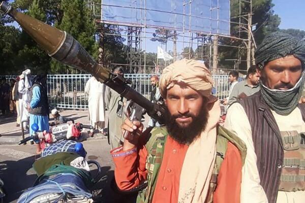 KOJE ORUŽJE I VOJNU OPREMU IMAJU TALIBANI? Više nisu grupa koja ima samo puške i pohabane kamionete (VIDEO)