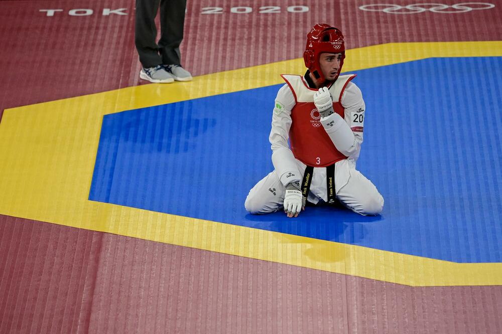 IRSKOM OLIMPIJCU NANETE OZBILJNE POVREDE: Više ne liči na sebe, završio u bolnici sav krvav (FOTO)