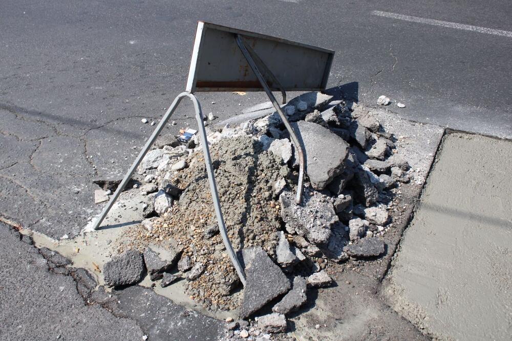 Rupa na uglu Braće Jerkovića i Vladimira Mitrovića