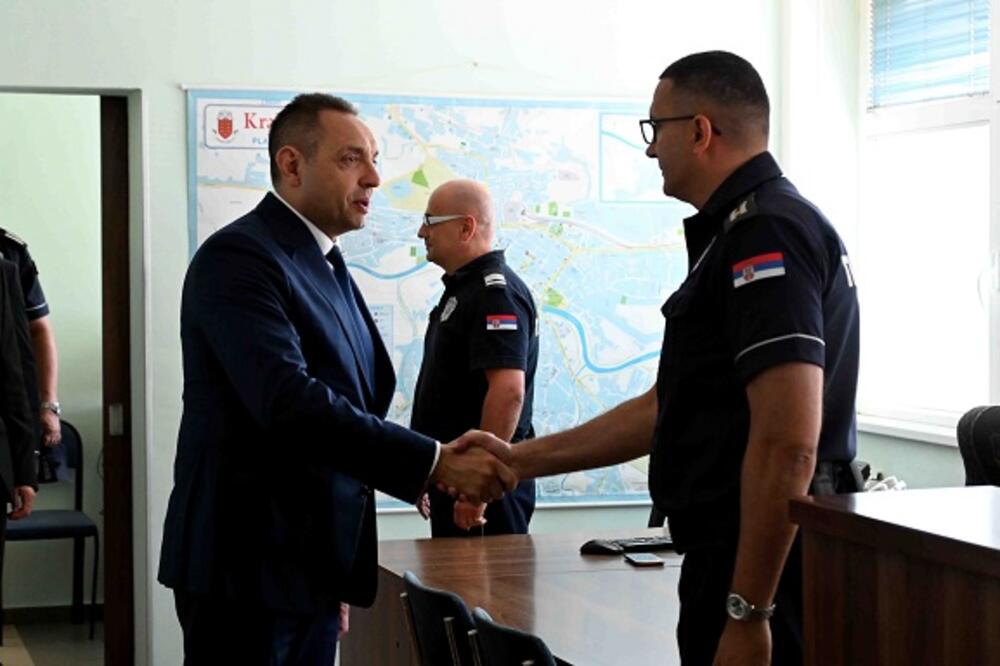 Ministar Vulin obišao PU Kraljevo: Ne smemo dozvoliti da više ikada bilo koja organizovana kriminalna grupa ojača