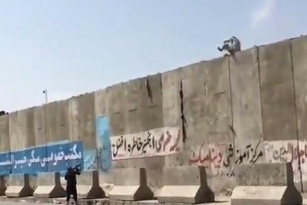 UZNEMIRUJUĆI VIDEO, ULAZITE NA SOPSTVENU ODGOVORNOST! To što su Talibani rade je HOROR! STRAVIČNO! (VIDEO)