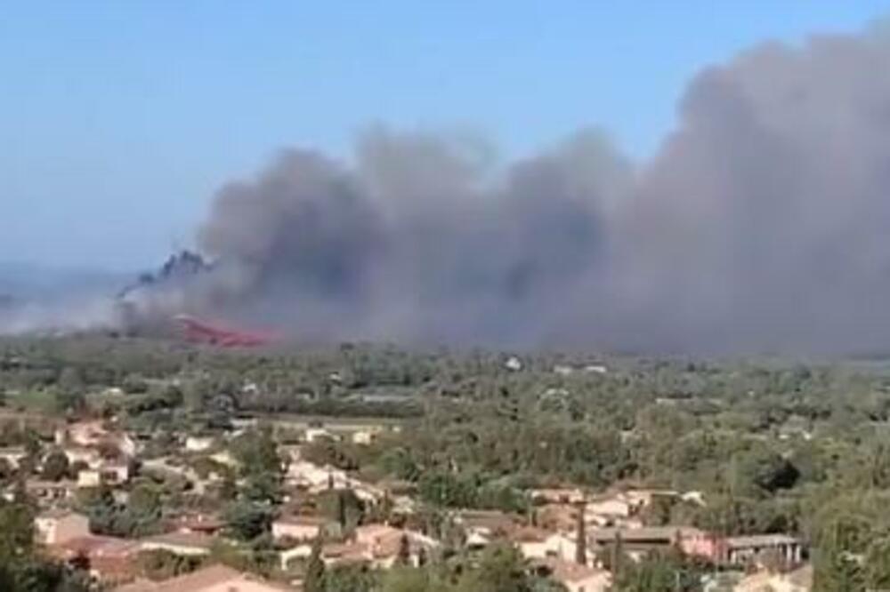 BESNE POŽARI U FRANCUSKOJ: Ogromna područja vegetacije PROGUTALA JE VATRA! (VIDEO)