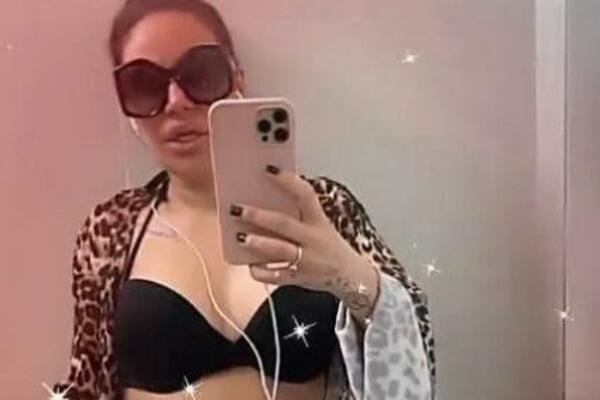 STANJE SVE GORE I GORE! ANA NIKOLIĆ MRŠAVI NENORMALNOM BRZINOM: Najnoviji snimak ispred ogledala ŠOKIRAO naciju!