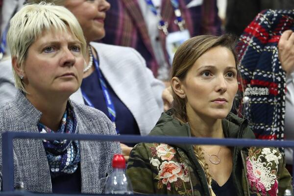 JELENA ĐOKOVIĆ MORALA DA BRANI MAJKU! Zbog ovoga je mnogi smatraju LICEMERNOM!