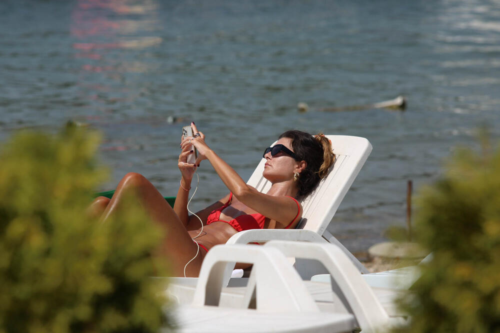 SUNČAN I TOPAO DAN PRED NAMA: Pripremite ZAŠTITU od SUNCA, temperatura ide i do 31 STEPEN!
