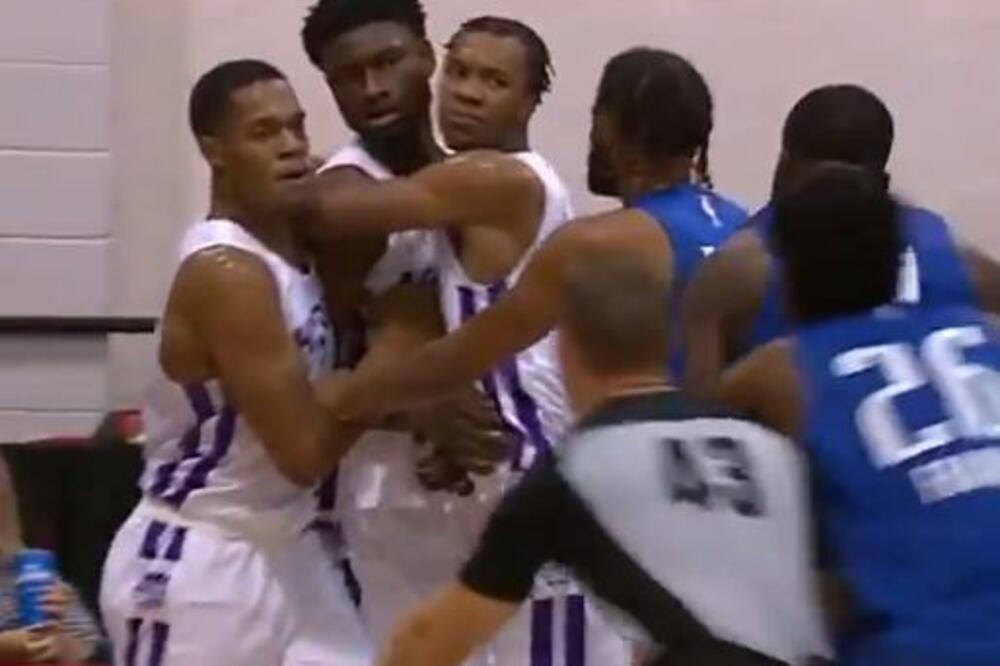 TUČA U NBA LETNJOJ LIGI: Lukin i Bobijev saigrač "zakuvao" pa dobio lakat u lice! (VIDEO)